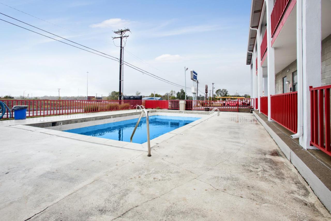 Laker Hotel